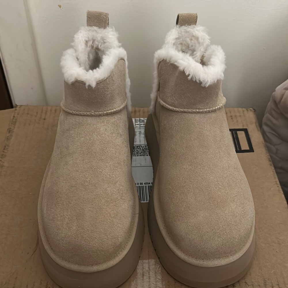 Women's Tan Suede Ankle Boots by UGG

KOOLABURRA BY UGG